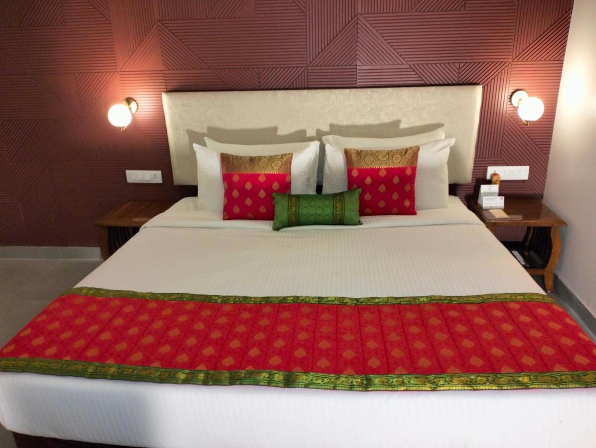 Fort Jadhavgadh -A Gadh Heritage Hotel Sasvad Buitenkant foto