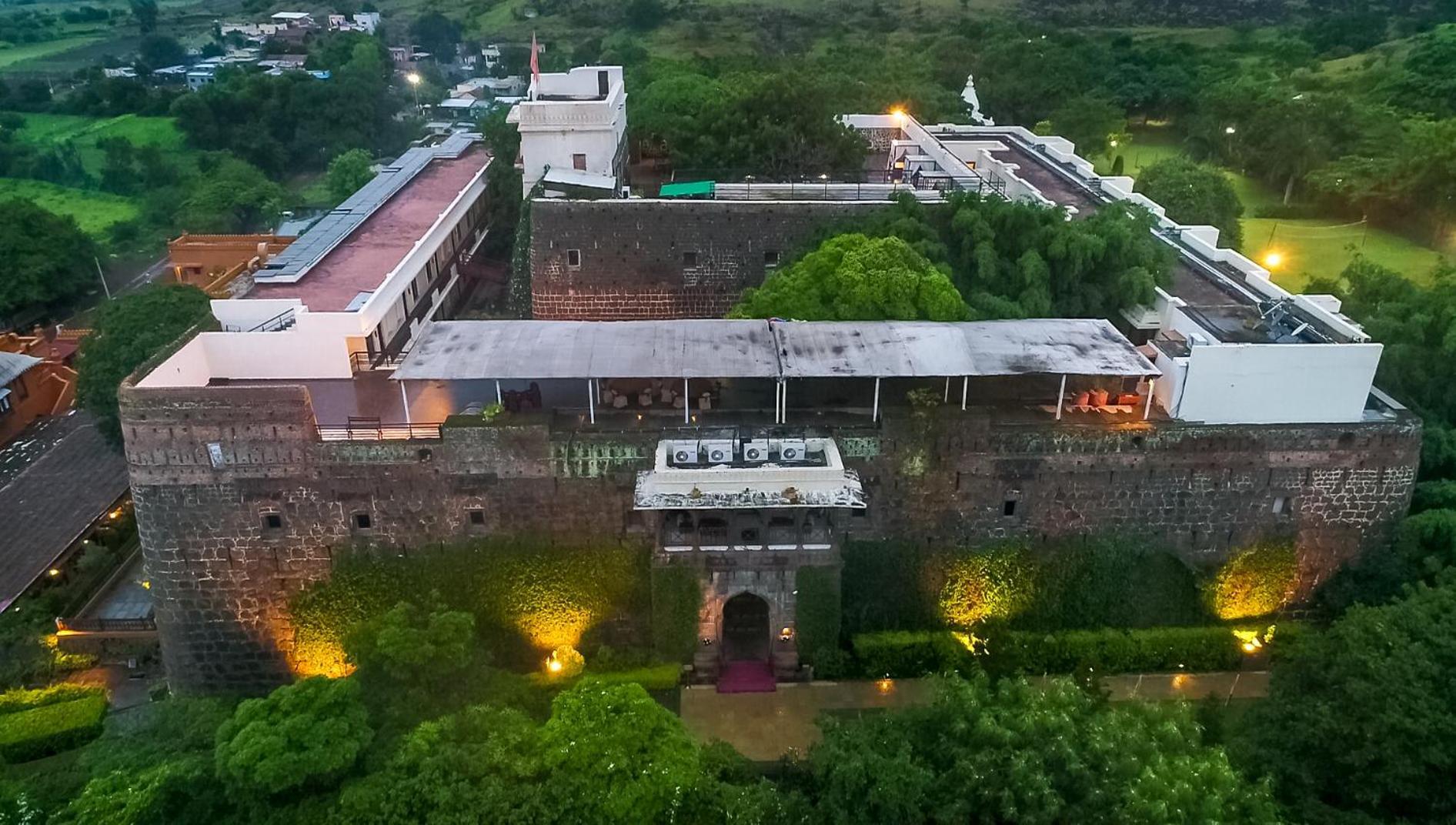 Fort Jadhavgadh -A Gadh Heritage Hotel Sasvad Buitenkant foto