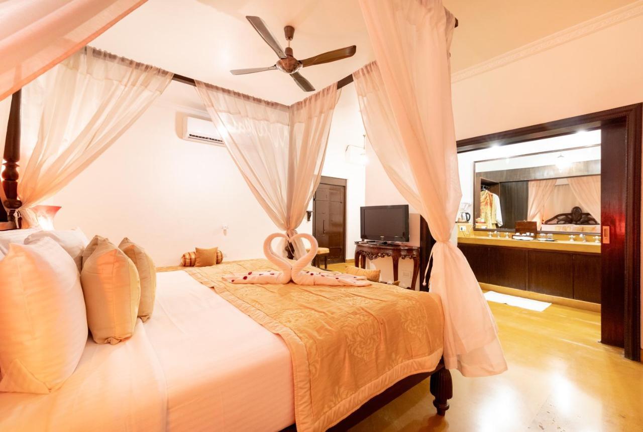 Fort Jadhavgadh -A Gadh Heritage Hotel Sasvad Buitenkant foto