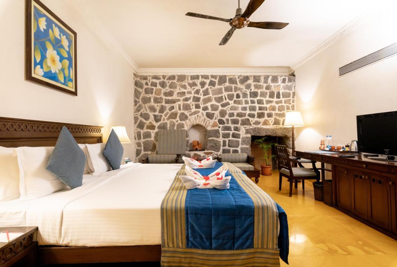 Fort Jadhavgadh -A Gadh Heritage Hotel Sasvad Buitenkant foto