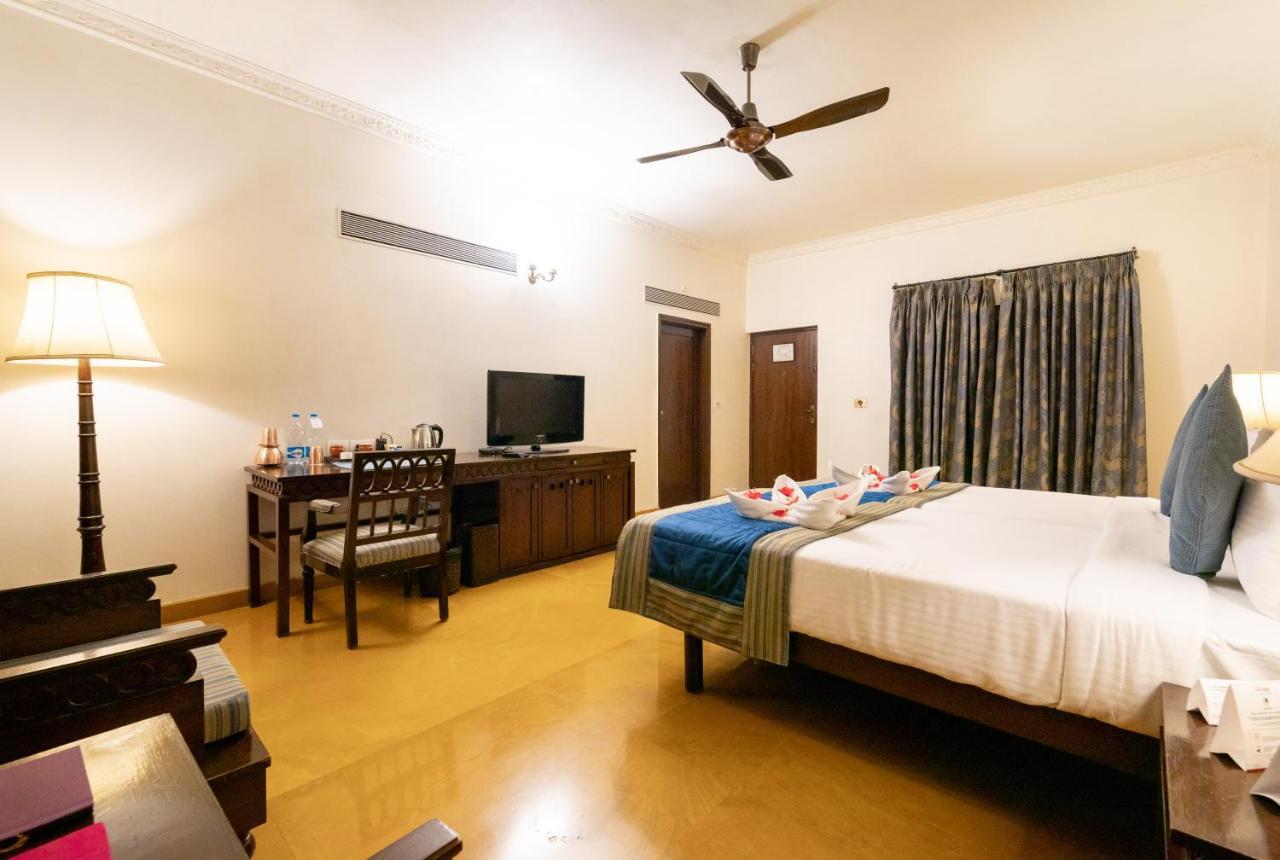 Fort Jadhavgadh -A Gadh Heritage Hotel Sasvad Buitenkant foto
