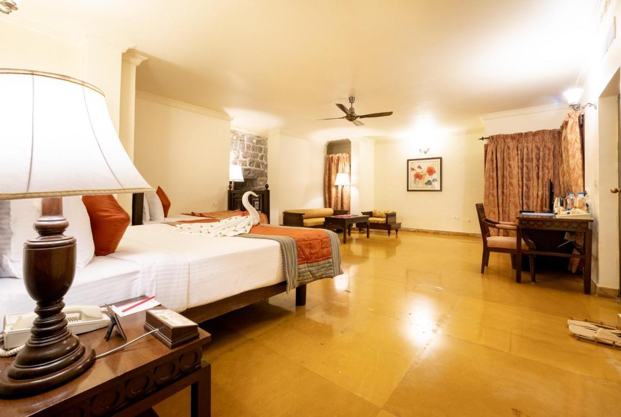 Fort Jadhavgadh -A Gadh Heritage Hotel Sasvad Buitenkant foto