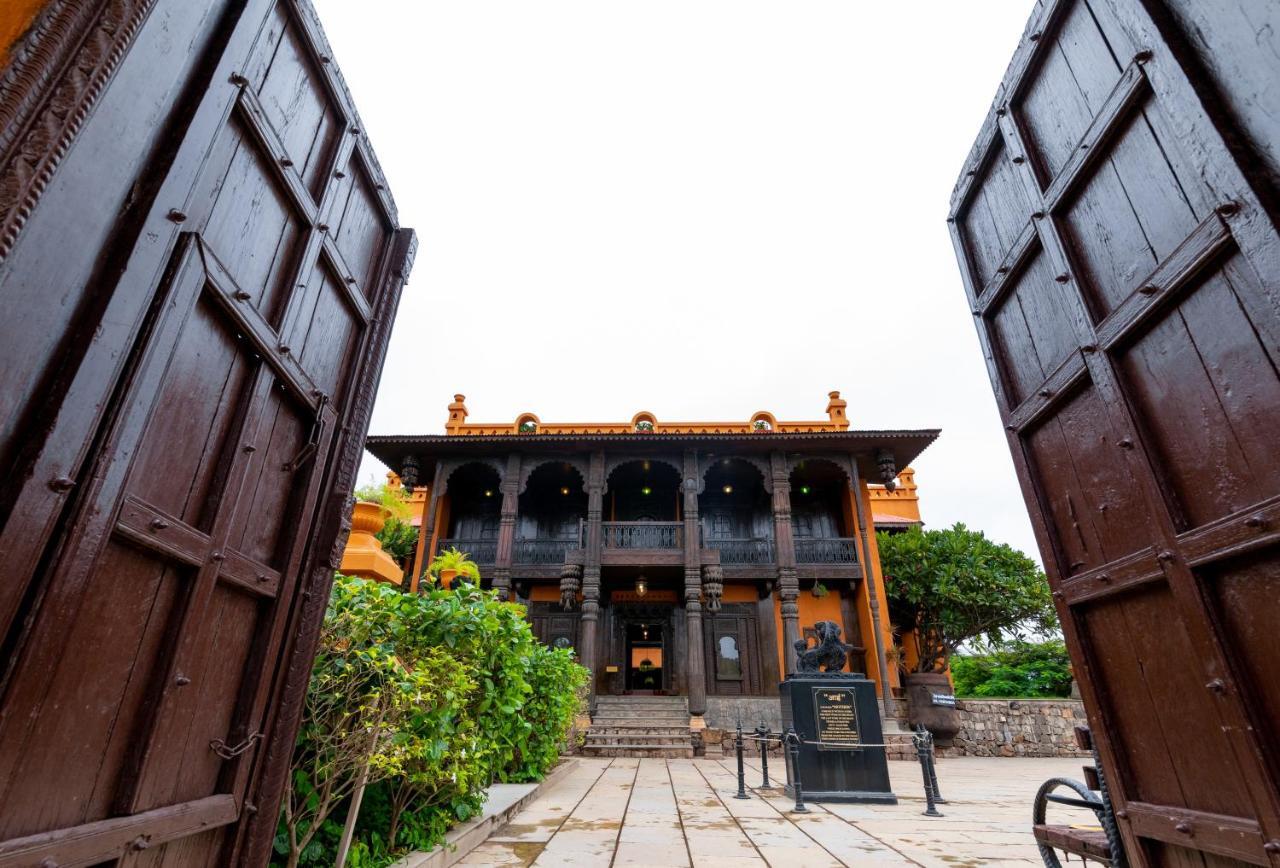 Fort Jadhavgadh -A Gadh Heritage Hotel Sasvad Buitenkant foto