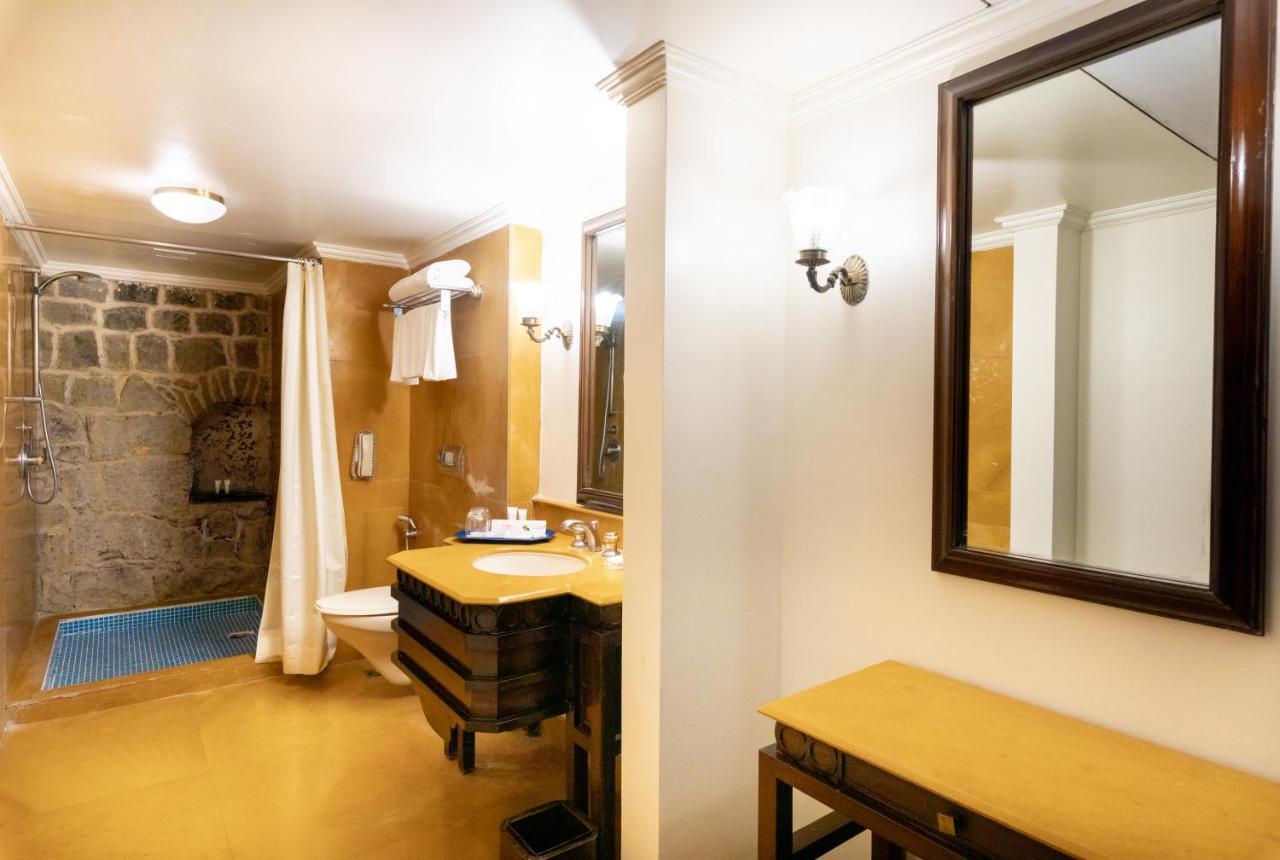 Fort Jadhavgadh -A Gadh Heritage Hotel Sasvad Buitenkant foto