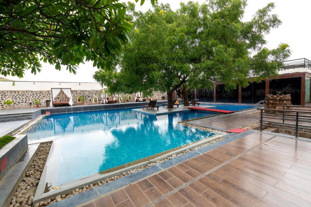 Fort Jadhavgadh -A Gadh Heritage Hotel Sasvad Buitenkant foto
