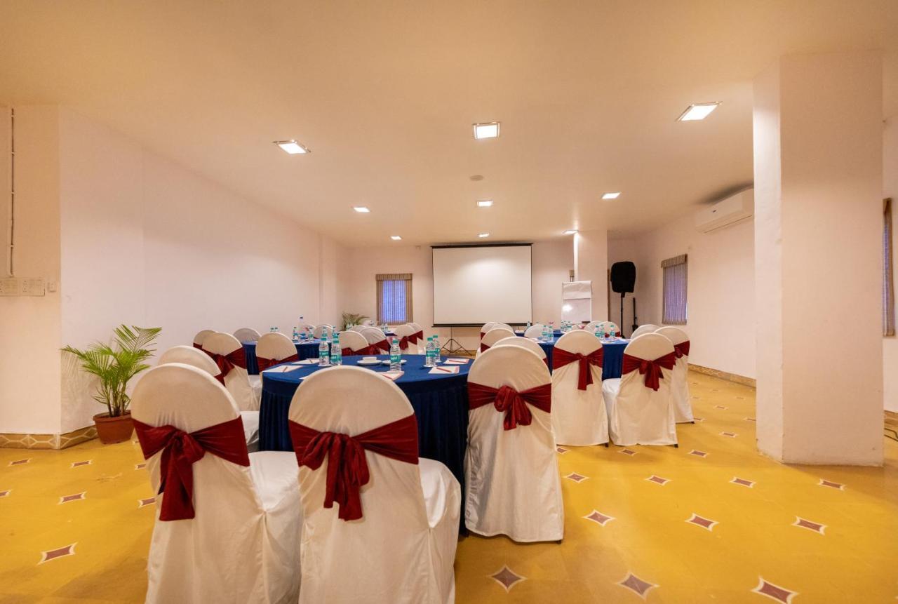 Fort Jadhavgadh -A Gadh Heritage Hotel Sasvad Buitenkant foto
