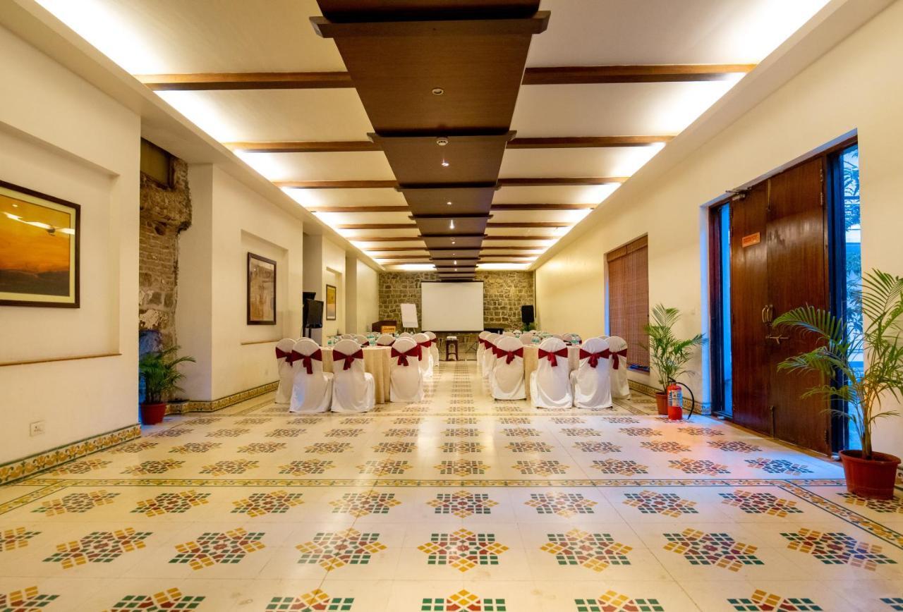 Fort Jadhavgadh -A Gadh Heritage Hotel Sasvad Buitenkant foto