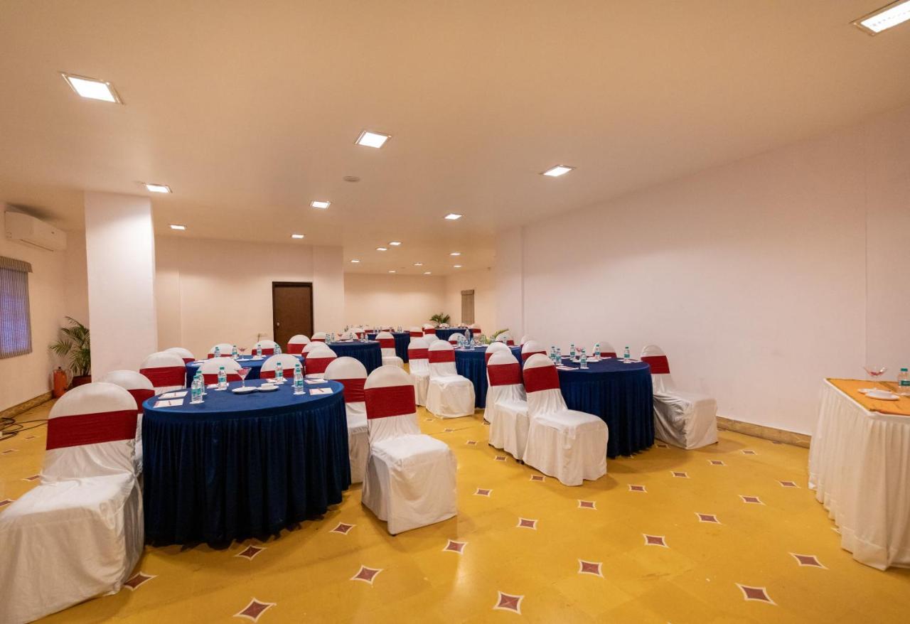 Fort Jadhavgadh -A Gadh Heritage Hotel Sasvad Buitenkant foto