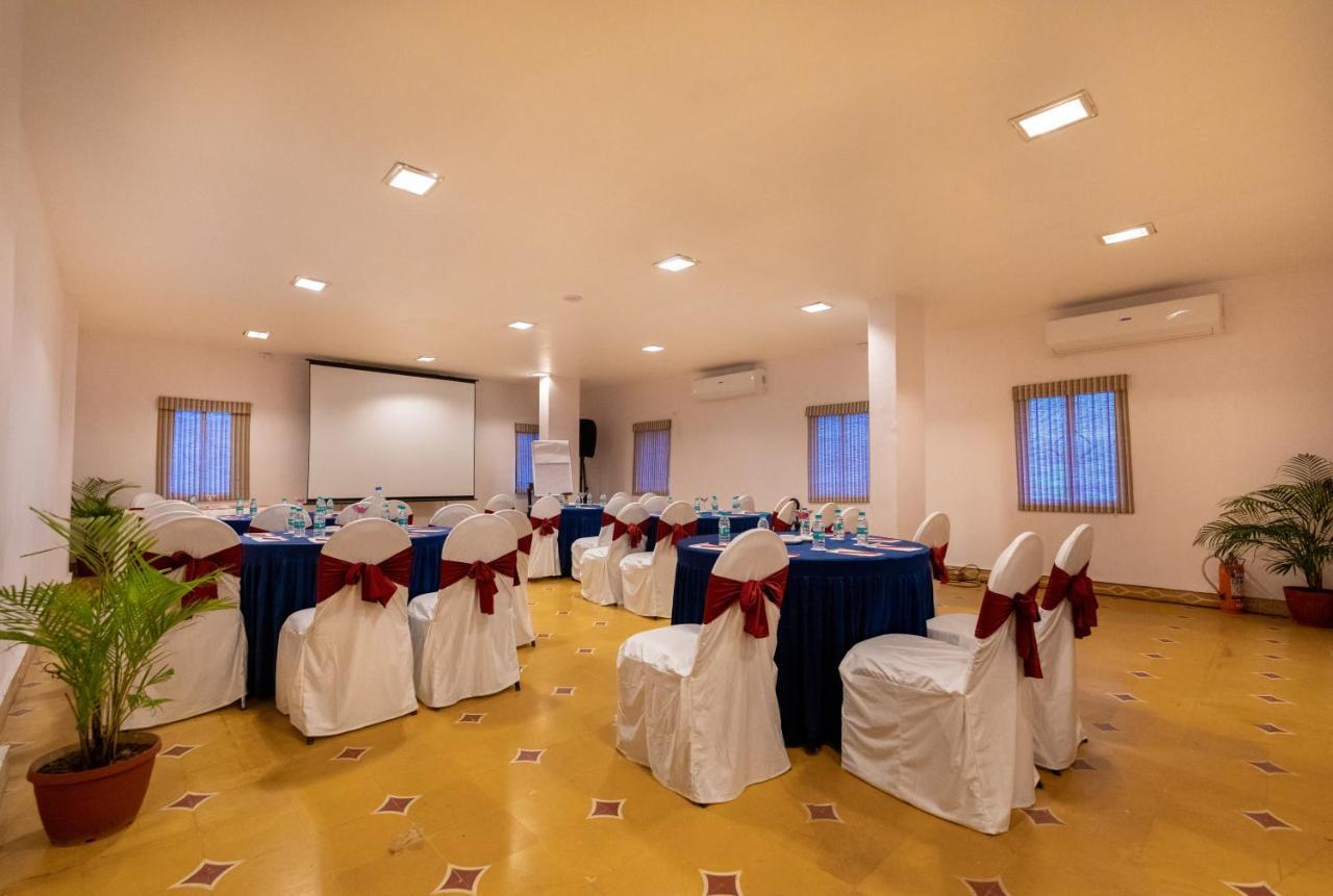 Fort Jadhavgadh -A Gadh Heritage Hotel Sasvad Buitenkant foto