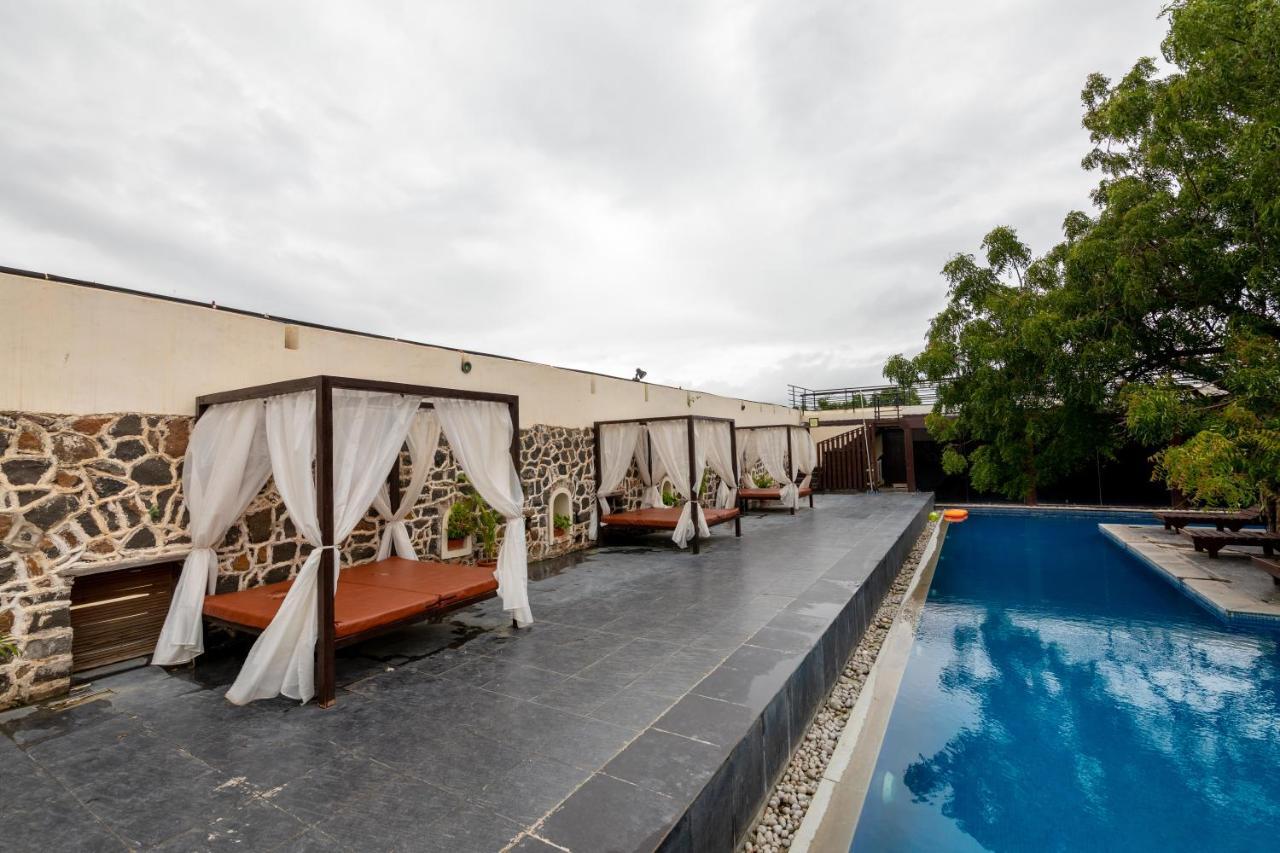 Fort Jadhavgadh -A Gadh Heritage Hotel Sasvad Buitenkant foto