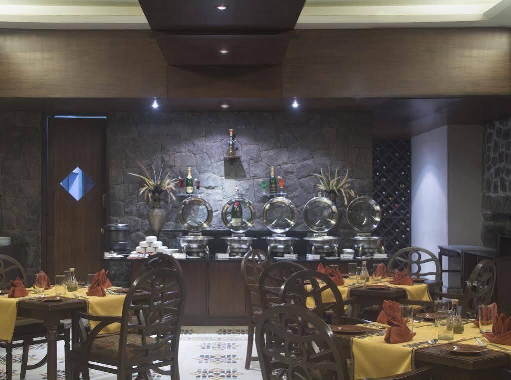 Fort Jadhavgadh -A Gadh Heritage Hotel Sasvad Buitenkant foto